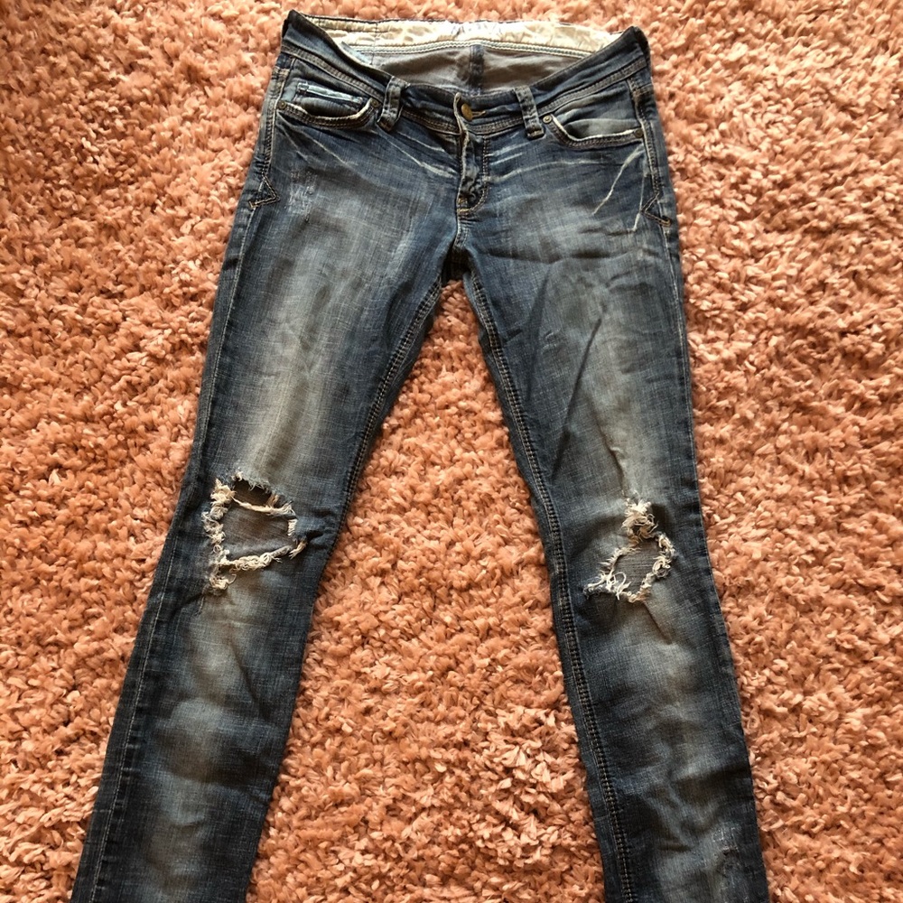 Distressed MAVI Jeans! - Picture 2 of 5